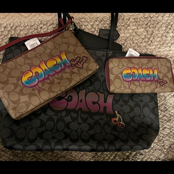 NWT! Coach 4 piece Graffiti tote set FIRM - Picture 4 of 11